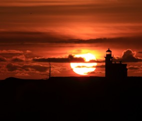 小孩喉咙有泡引起发烧（小孩喉咙有泡发烧是什么病）